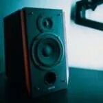 Gallery speaker